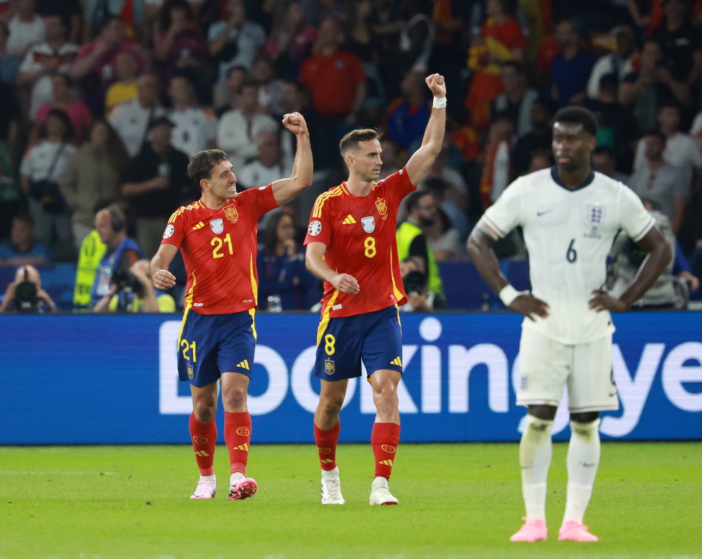 El histórico gol de Mikel Oyarzabal fotograma a fotograma