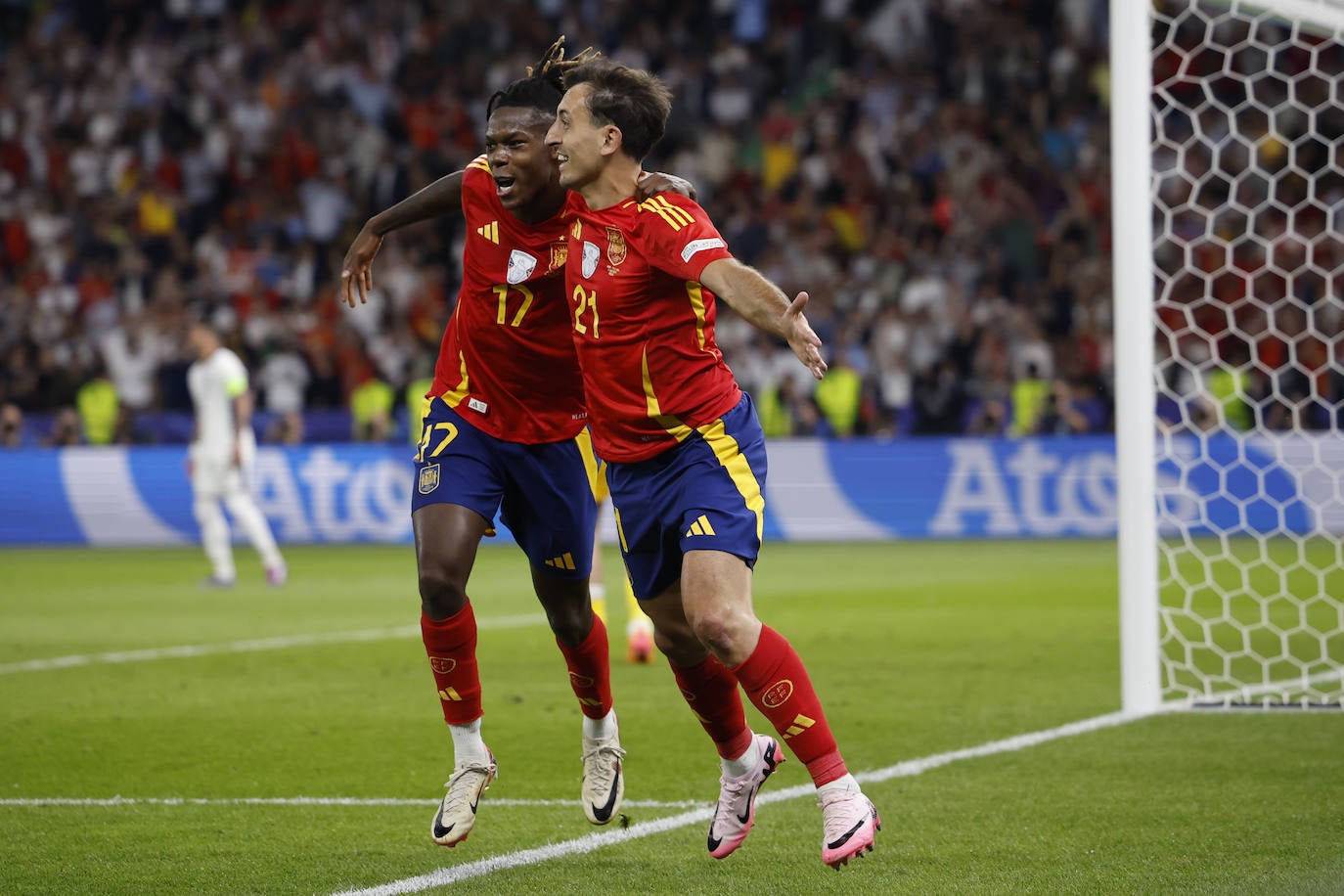 El histórico gol de Mikel Oyarzabal fotograma a fotograma