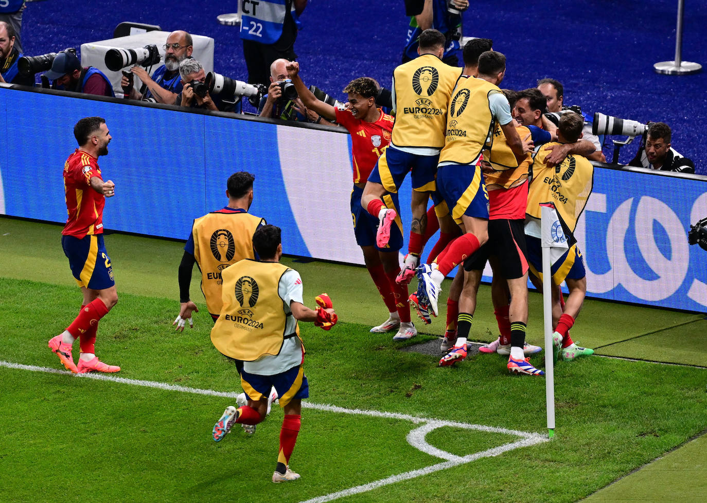 El histórico gol de Mikel Oyarzabal fotograma a fotograma