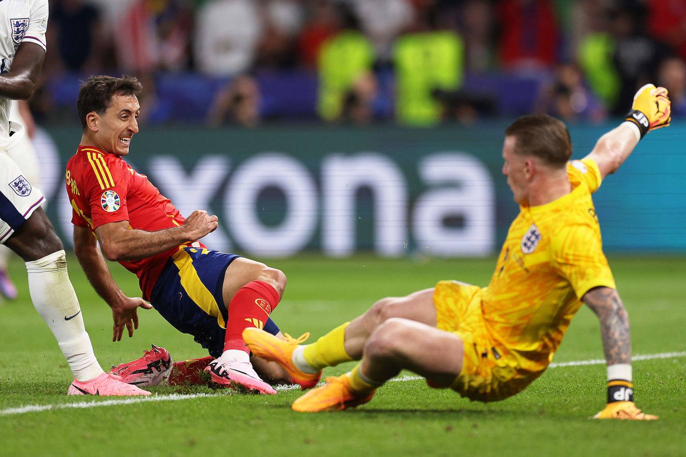 El histórico gol de Mikel Oyarzabal fotograma a fotograma