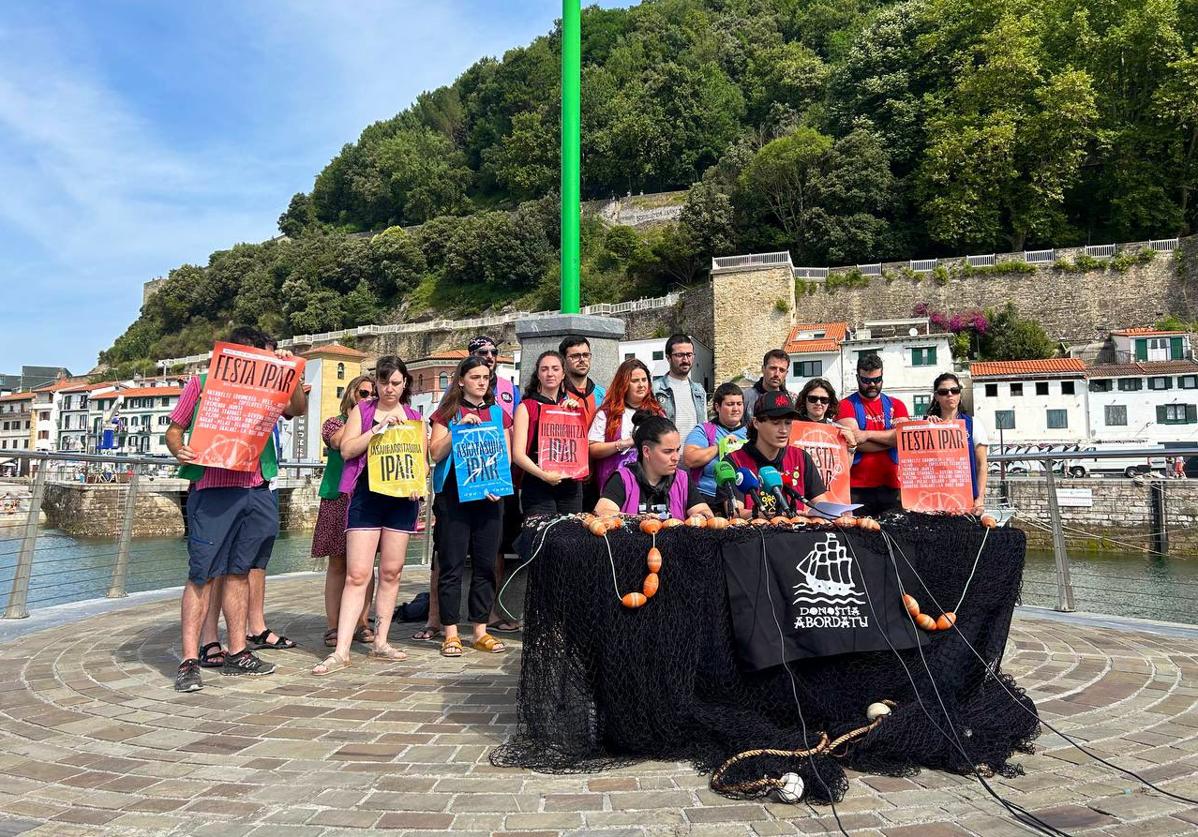 Donostiako Piratak presentó este miércoles su programación para la Semana Grande en el muelle.