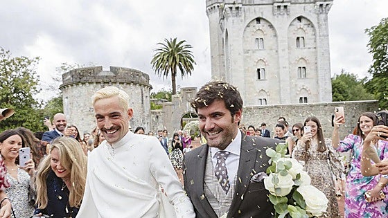 La boda de cuento de Iñigo e Ioritz con look inspirado en la MET Gala