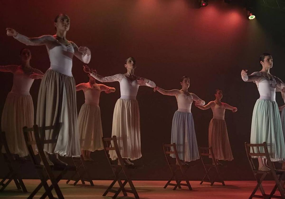 Kresala presenta 'Hitaz orhoit' en Aretxabaleta, con las historias de mujeres a las que «invisibilizó» la guerra.