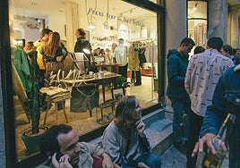 Imagen de archivo de la tienda Pukas Surf de la calle Mayor 5 de San Sebastián.