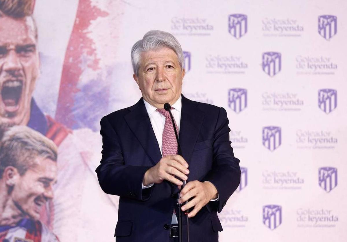 Enrique Cerezo, durante una rueda de prensa este verano