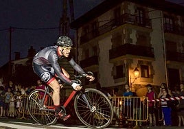 El criterium de 'fixies' nocturno despierta expectación y suele llenar las calles del casco histórico.