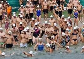 Máxima ilusión entre los miles de nadadores y nadadoras que salen desde el puerto de Getaria.