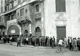 Fachada del Teatro Príncipe en la calle Aldamar.