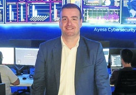 Álvaro Fraile, en el Centro de Operaciones de Seguridad de Ayesa.