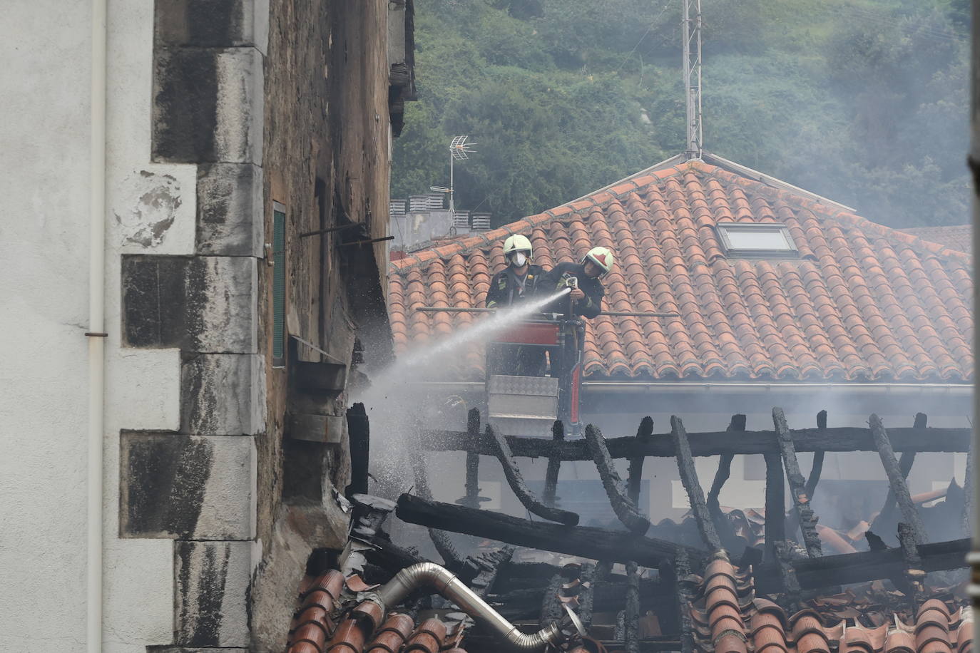 Las imágenes del incendio en Mutriku