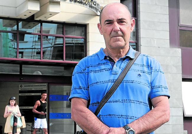 Ángel acude a su centro de salud con una cita concertada y asegura no haber tenido problemas para obtenerla.