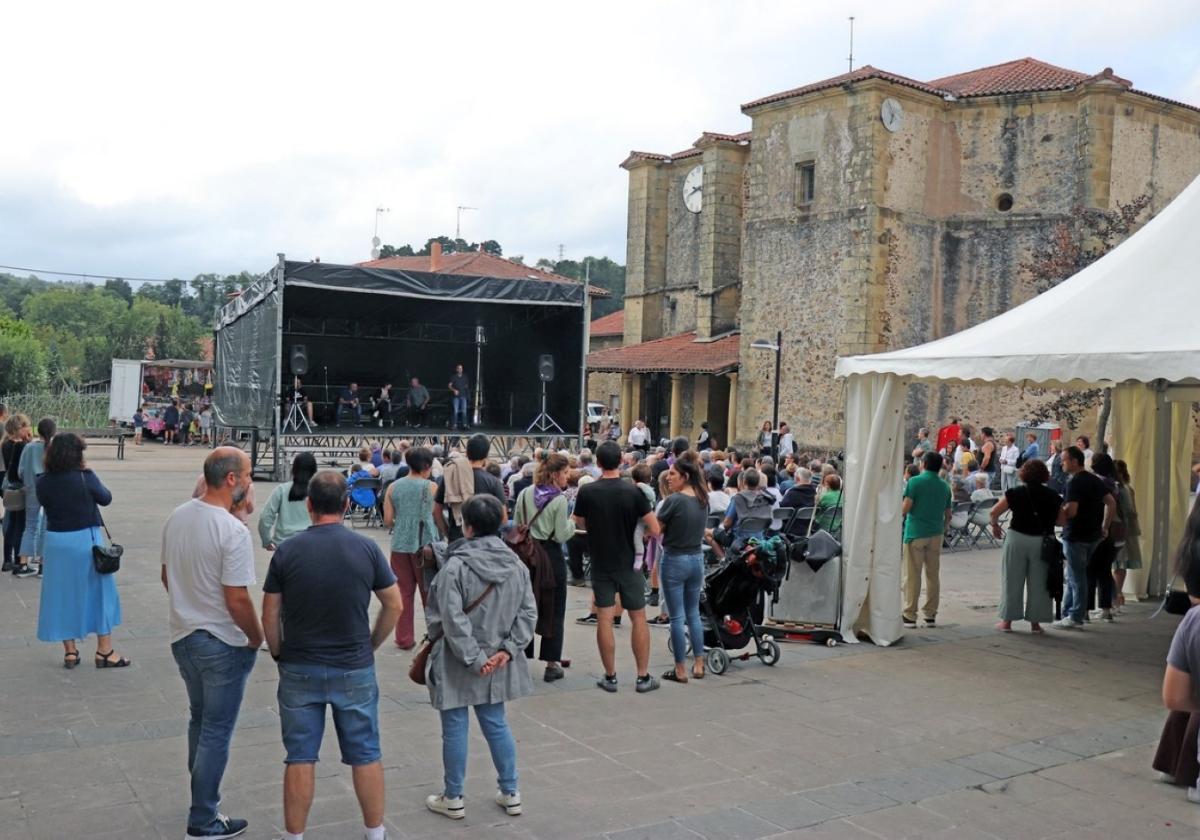 Aurten ere bertsolariak igoko dira Zubietako Santio jaietan oholtzara.