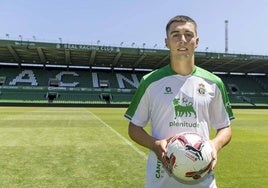 Jon Karrikaburu, en los Campos de Sport en su presentación como racinguista.