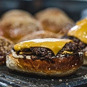 Abre una nueva hamburguesería en San Sebastián: así son sus smash burgers en pleno centro