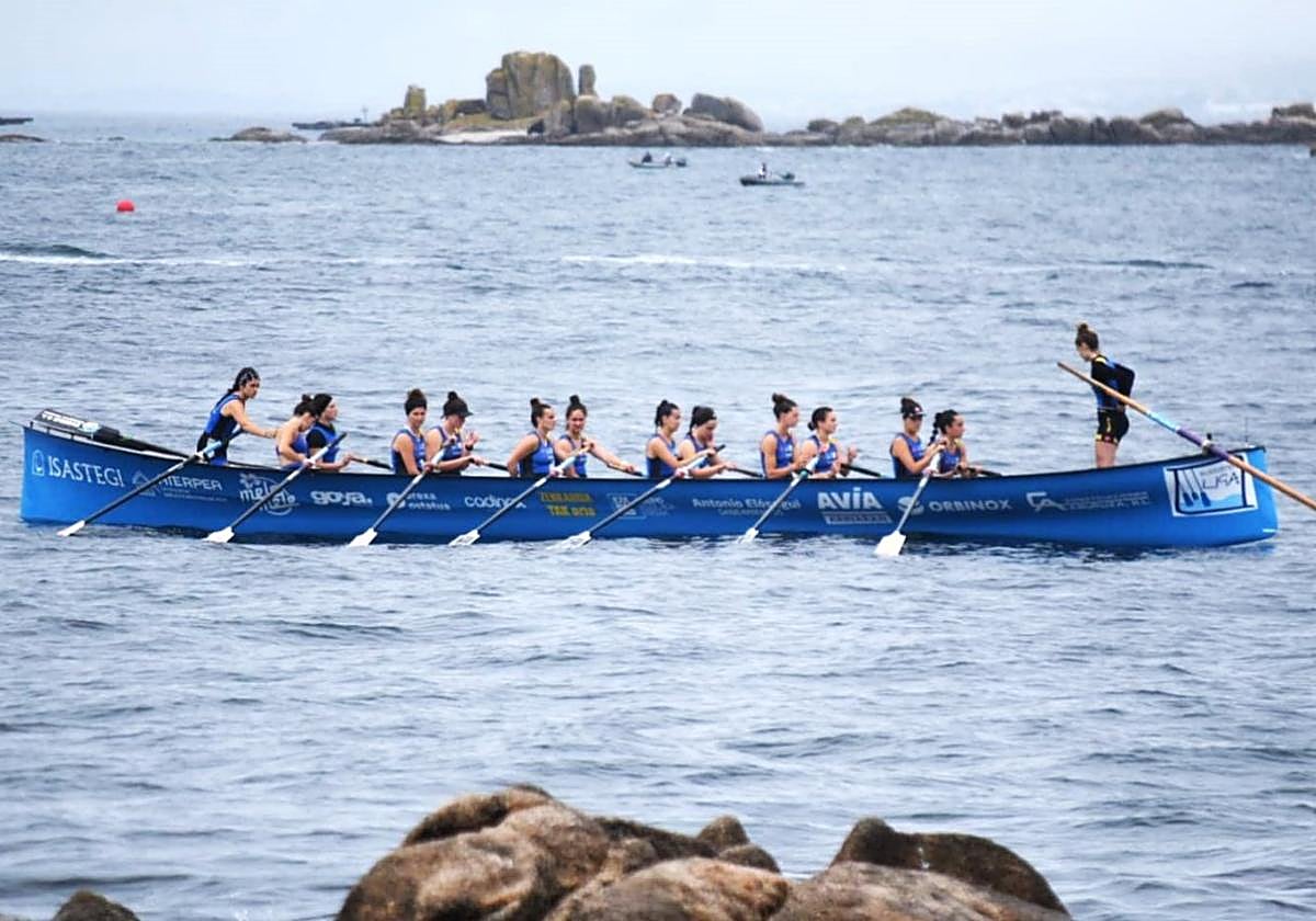 La 'Zerkausia' del TAK-Oria, durante la disputa de una de las regatas de Galicia el pasado fin de semana.