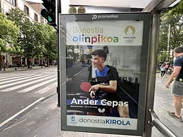 Donostia Kirola ha diseñado la campaña 'Donostia Olinpikoa' con la que se rinde homenaje a los deportistas donostiarras -o que militan en clubes donostiarras- que participarán en los Juegos de París. La iniciativa representa la imagen de los olímpicos y paralímpicos en 32 marquesinas «con el objetivo de que la ciudadanía los conozca mejor y valore el logro que supone» estar en la cita parisina.