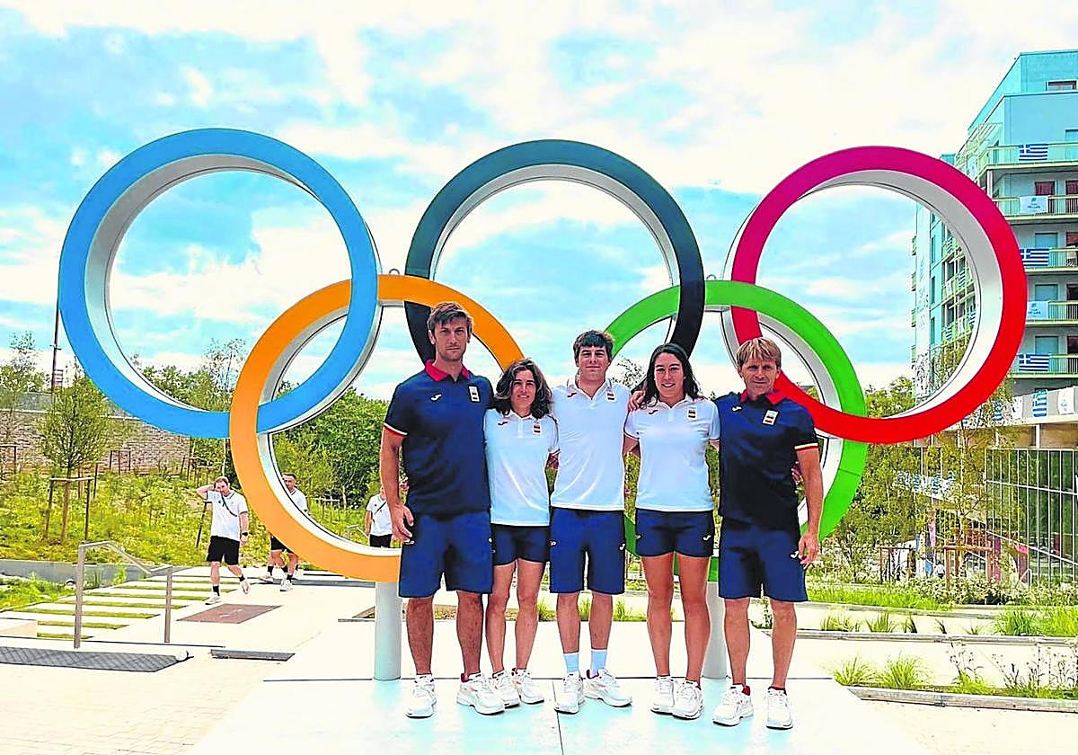Chourraut, Etxaniz y Lazkano, respaldados por los entrenadores Fernández y Etxaniz.