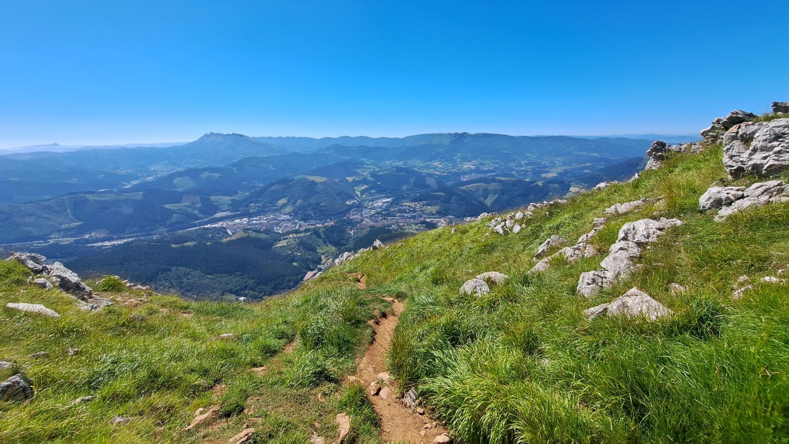 Udalatx, el gran escaparate de la muga