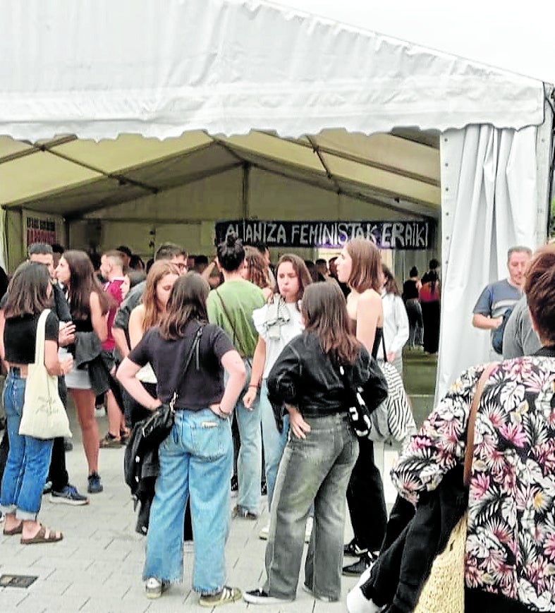 Gran ambiente en el chupinazo de ayer por la tarde.