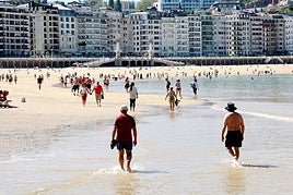La playa de La Concha, un buen sitio para refrescarse ante la ola de calor