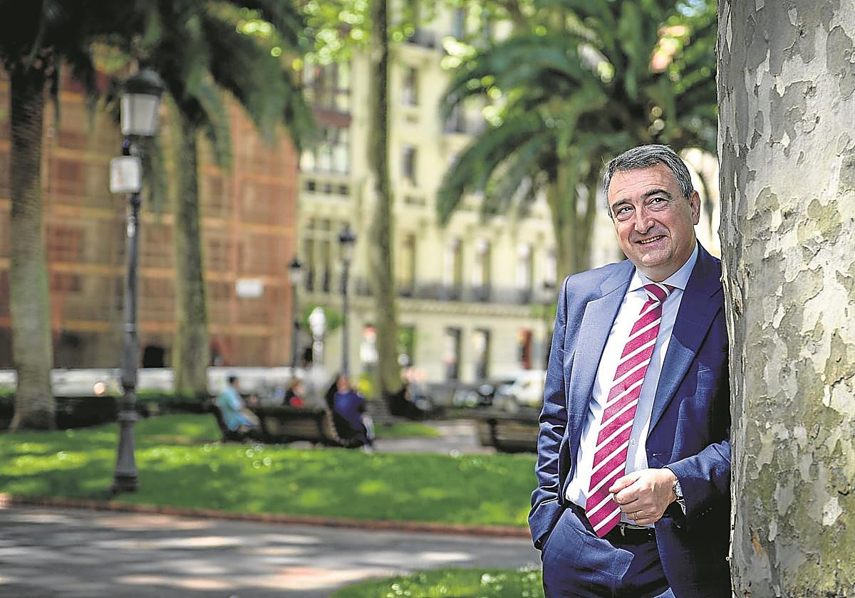 Aitor Esteban, en los jardines del Albia.