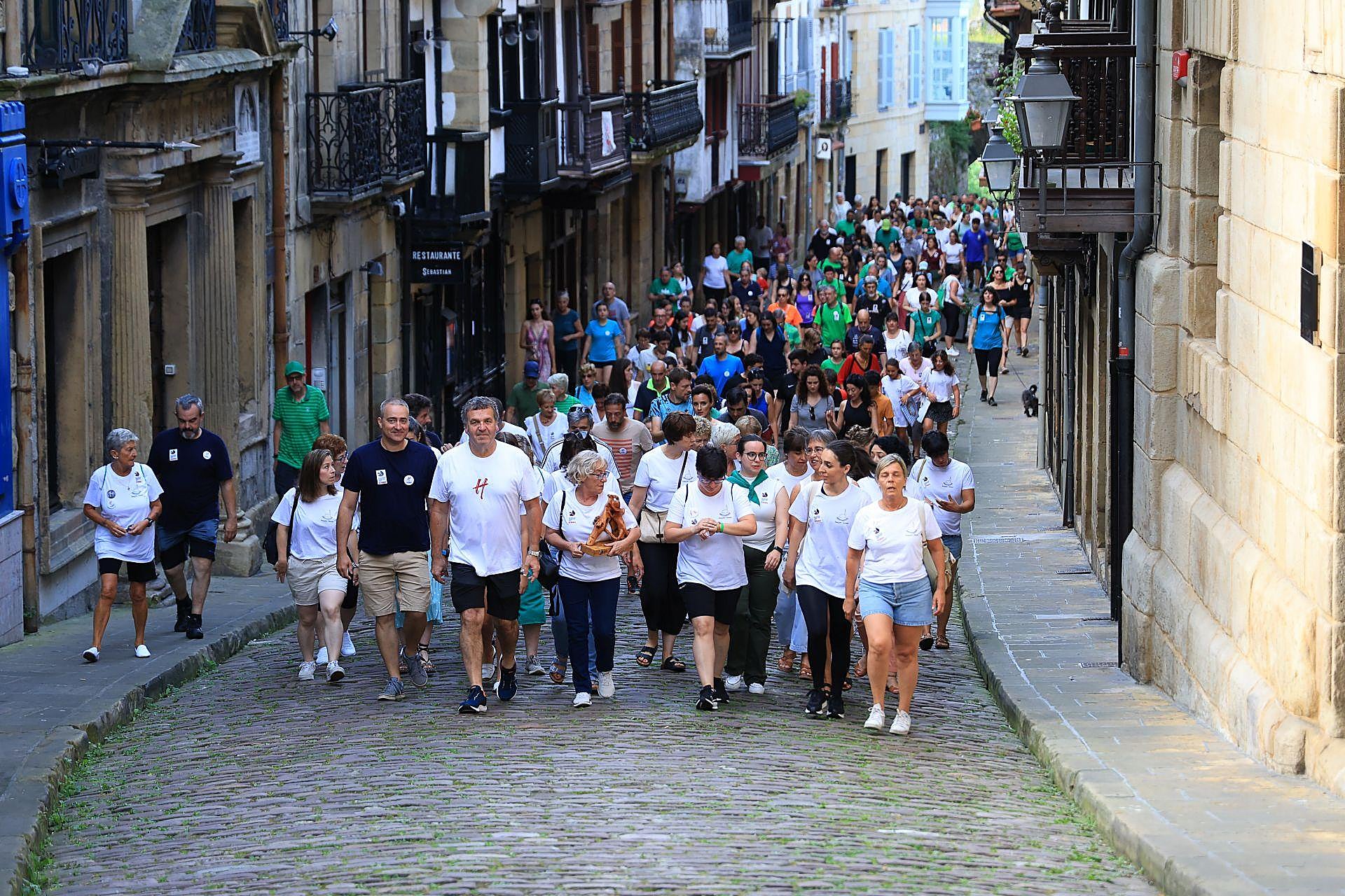 Cultural, familiar y de unión, así ha sido el &#039;Alardearekin Bat&#039; de Hondarribia