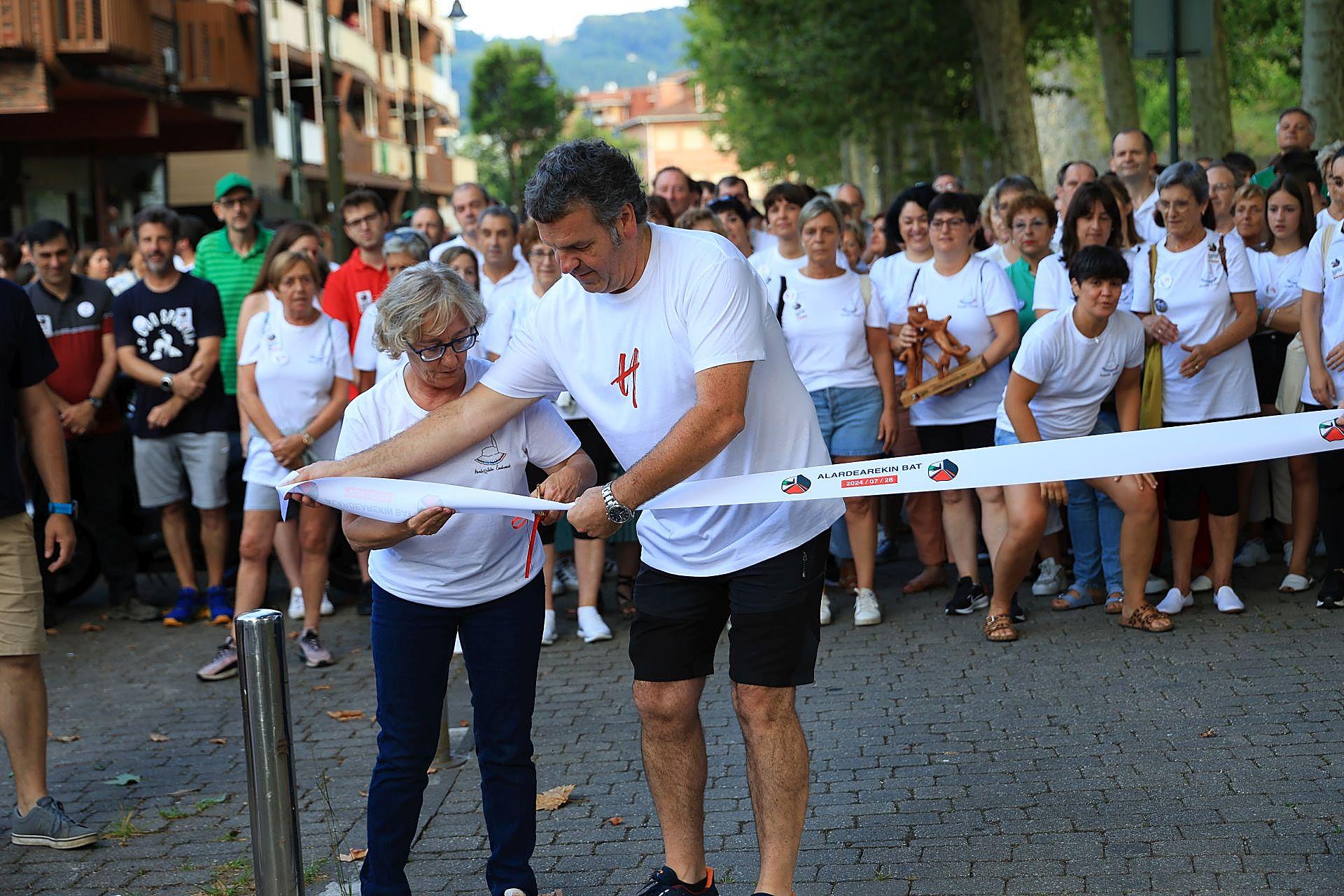 Cultural, familiar y de unión, así ha sido el &#039;Alardearekin Bat&#039; de Hondarribia