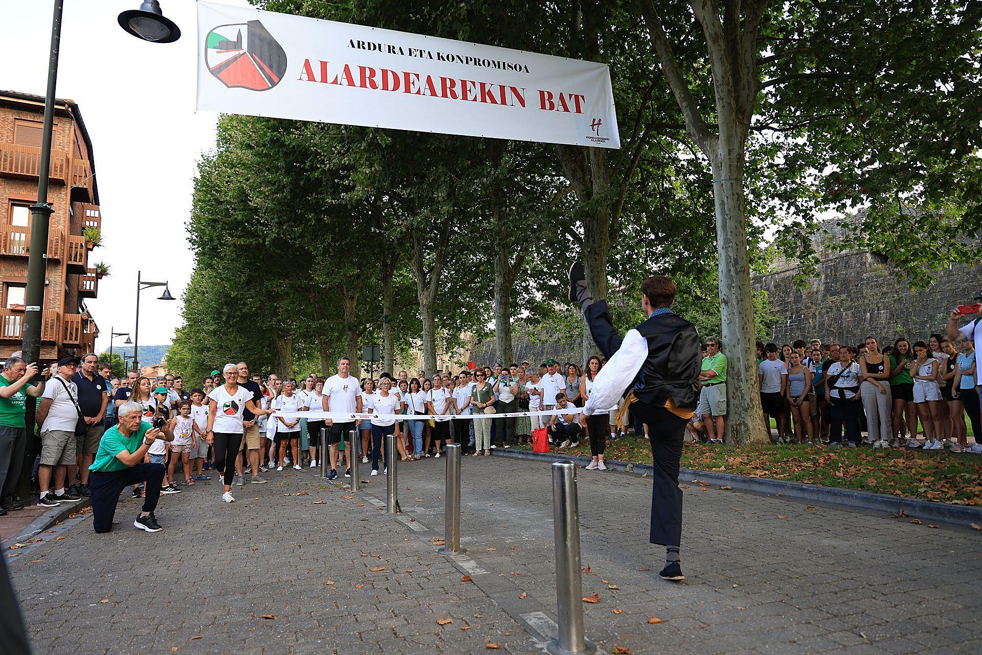 Cultural, familiar y de unión, así ha sido el &#039;Alardearekin Bat&#039; de Hondarribia
