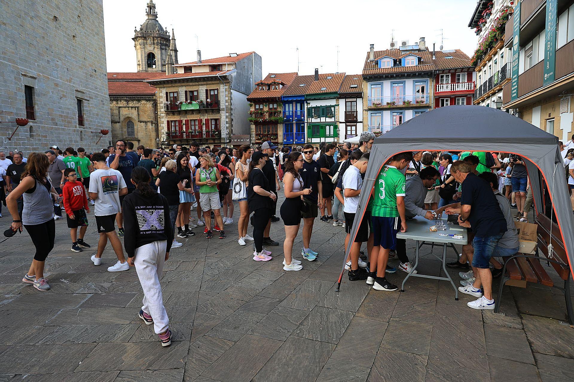Cultural, familiar y de unión, así ha sido el &#039;Alardearekin Bat&#039; de Hondarribia
