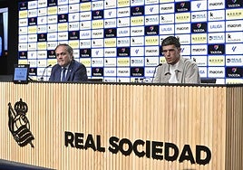 Jokin Aperribay Javi López durante la presentación del canario como nuevo jugador de la Real Sociedad.