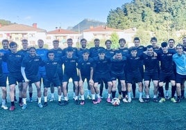 La plantilla de Tercera División posando en Ibarra en la primera fase de entrenamientos de la pretemporada.