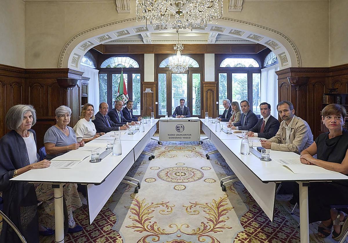El Gobierno Vasco convoca una reunión el 5 de septiembre para empezar a elaborar un «pacto de país» sobre Osakidetza