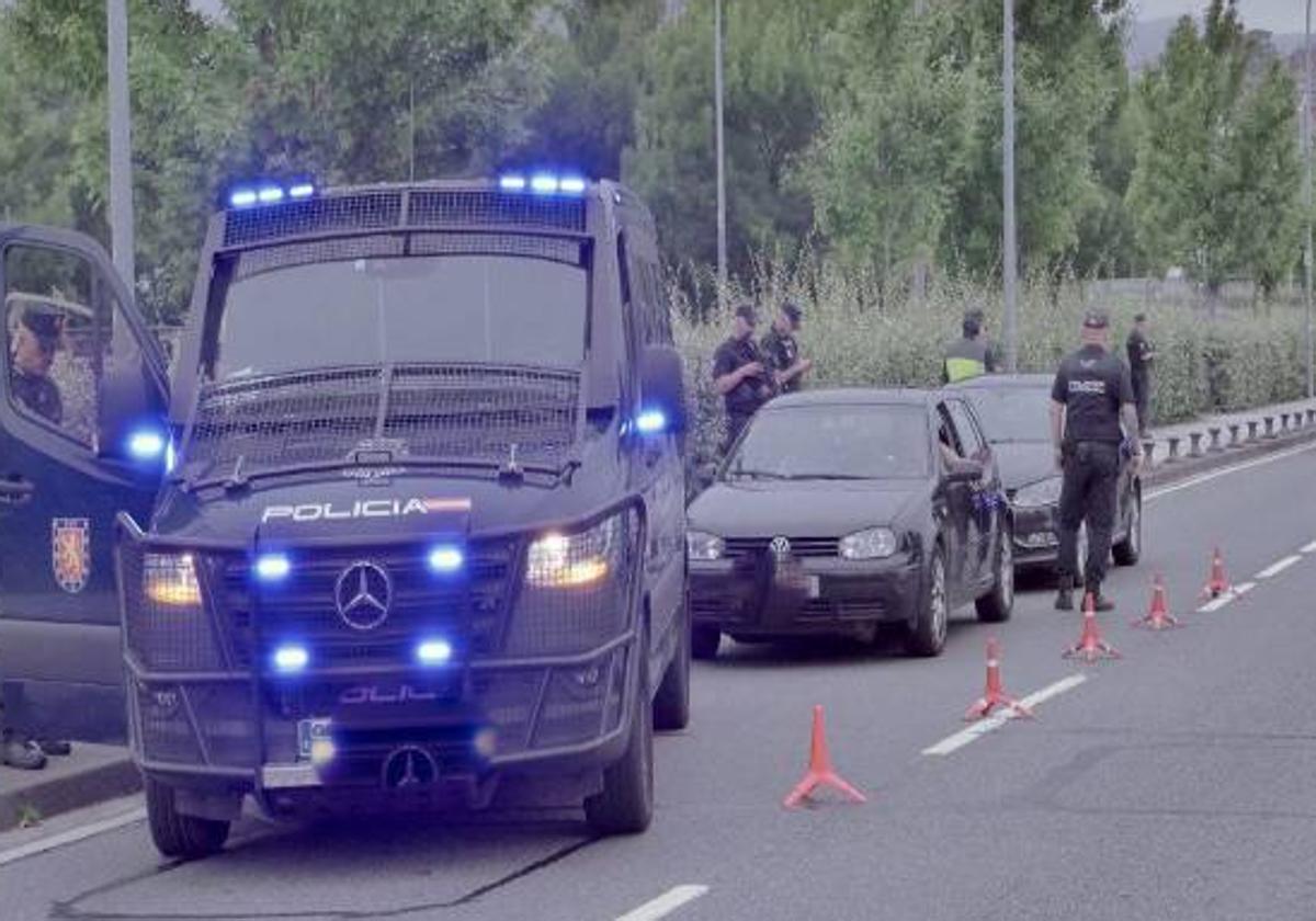 Controles realizados por la Policía Nacional en Irun.