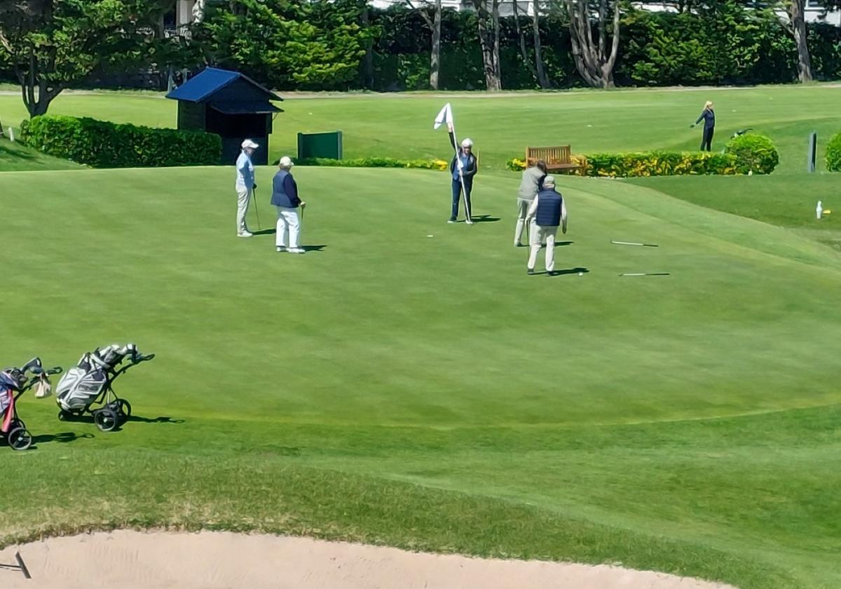 Las instalaciones del Real Golf Club de Zarautz acogen desde mañana el Campeonato de Zarautz.