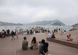El cielo nublado en la bahía de La Concha se está convirtiendo en una estampa habitual de este verano.