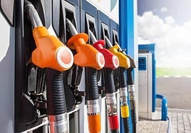Surtidores de combustibles en una gasolinera.
