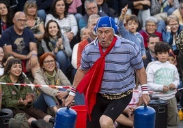 Trapu Zaharra konpainiaren 'Dale Ramon' antzezlaneko une bat.