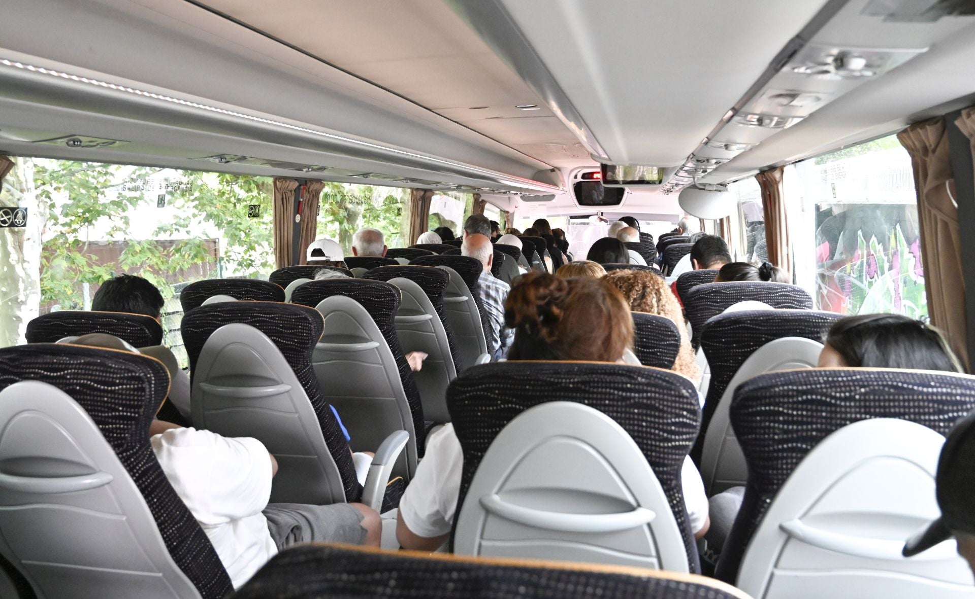 El servicio de autobuses sustituye ya a los trenes de Renfe entre San Sebastián e Irun