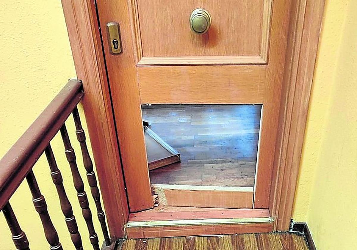 Imagen principal - Una comunidad lleva a juicio a un residente: «El vecino nos tiene atemorizados»