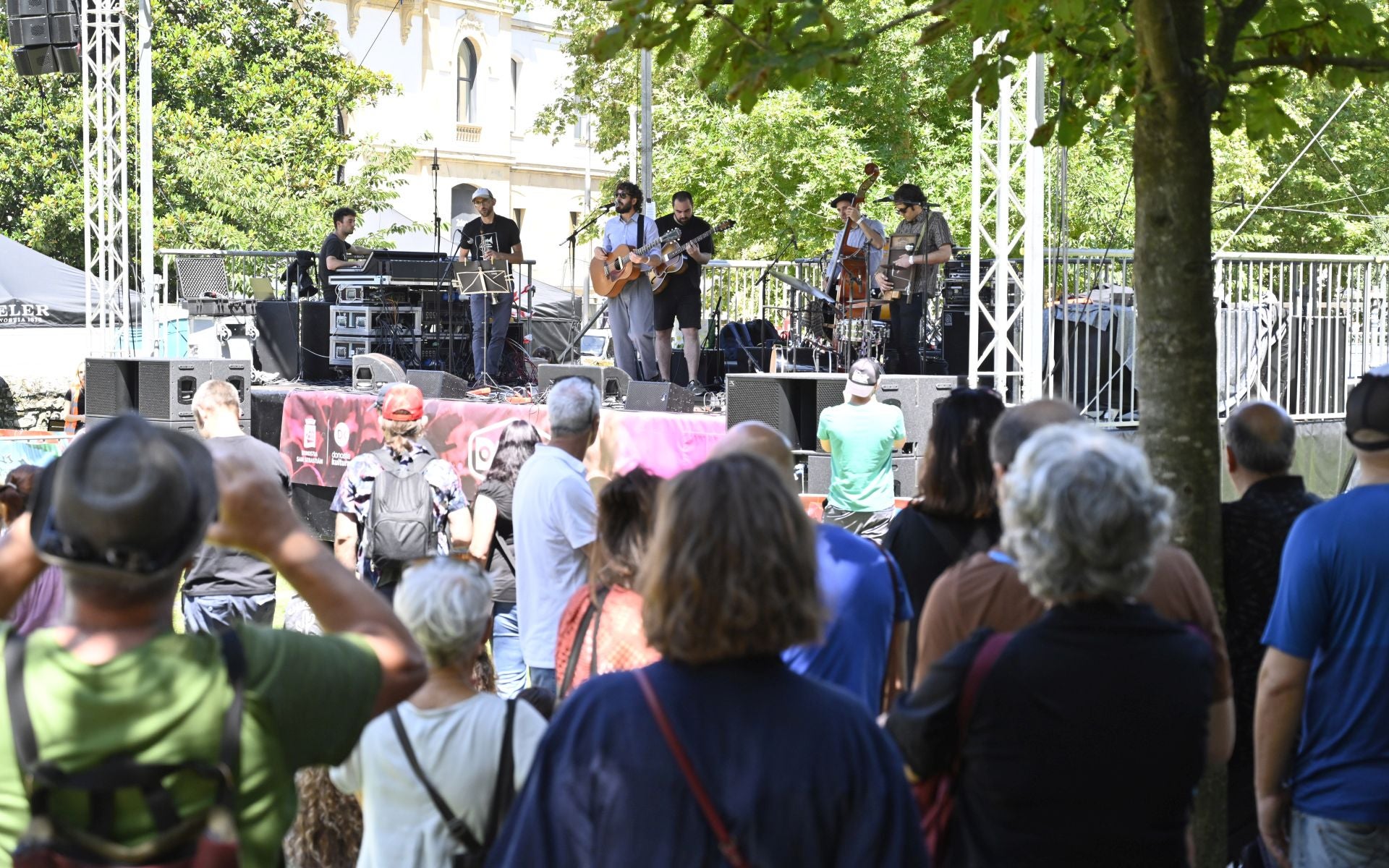 Buen ambiente en el arranque de Glad is the Day