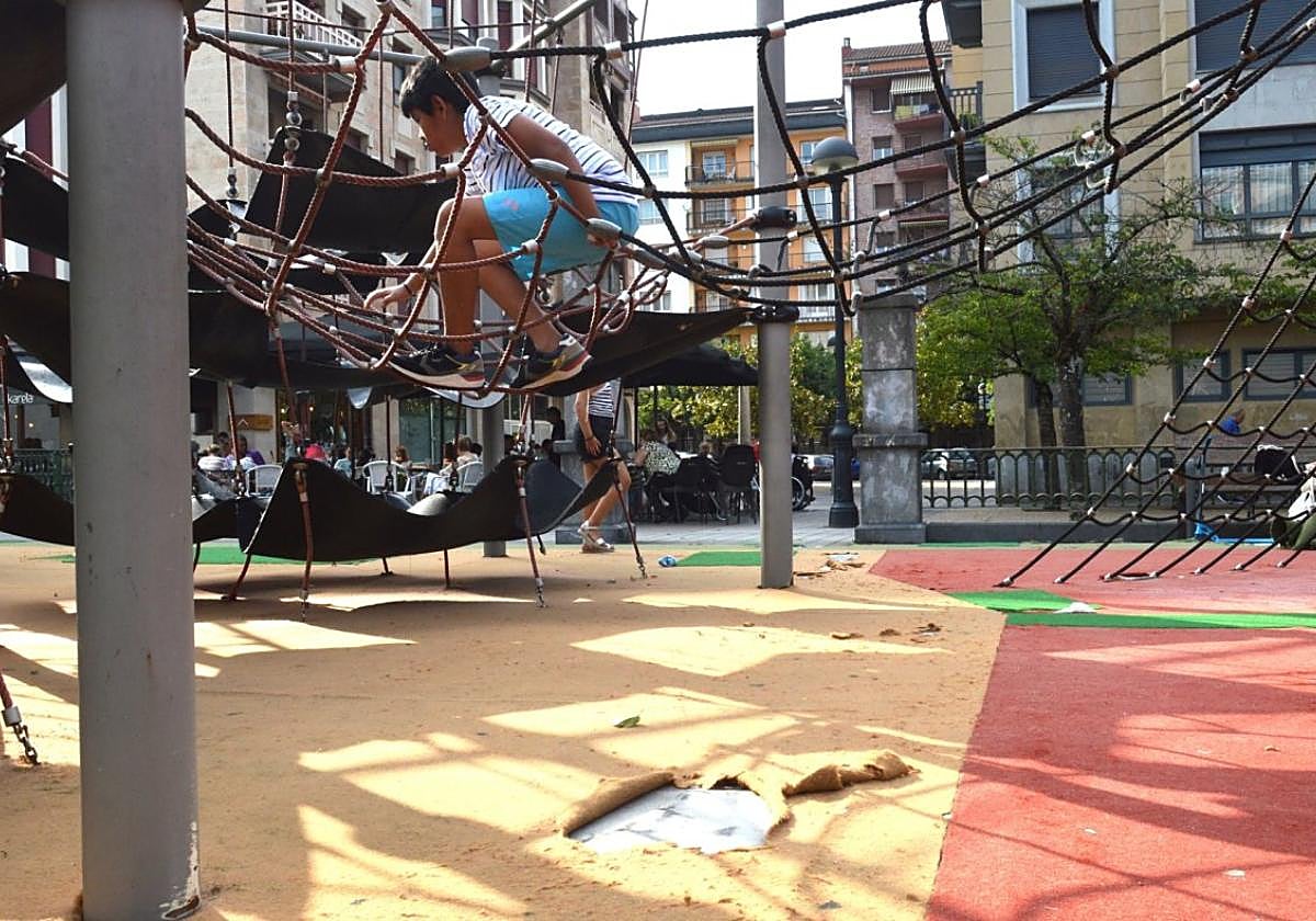 Deterioro. El parque de Emeterio Arrese necesita una actuación urgente y será totalmente renovado.