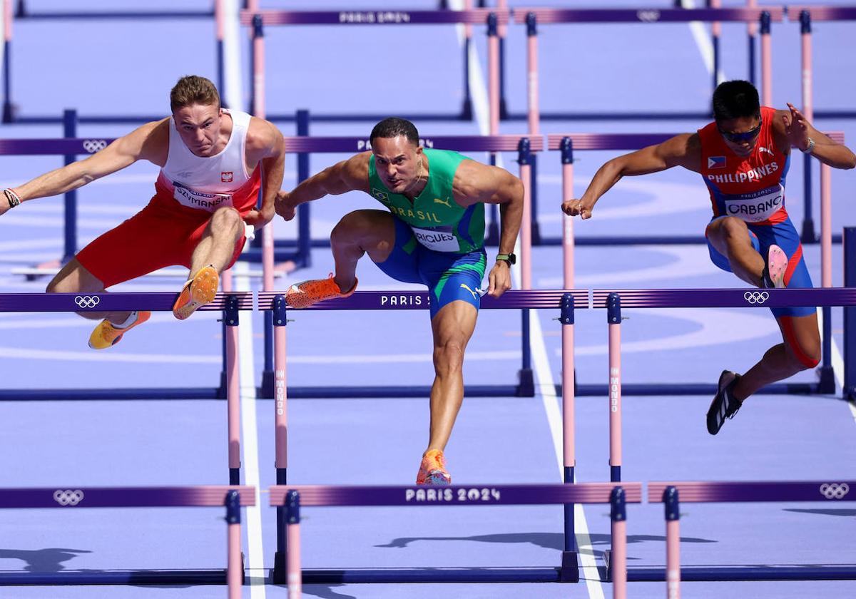 Jakub Szymanski, de Polonia, Eduardo Rodrigues, de Brasil, y John Cabang durante la prueba.