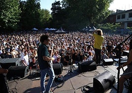 El grupo Alcalá Norte, en su actuación de este domingo por la tarde.