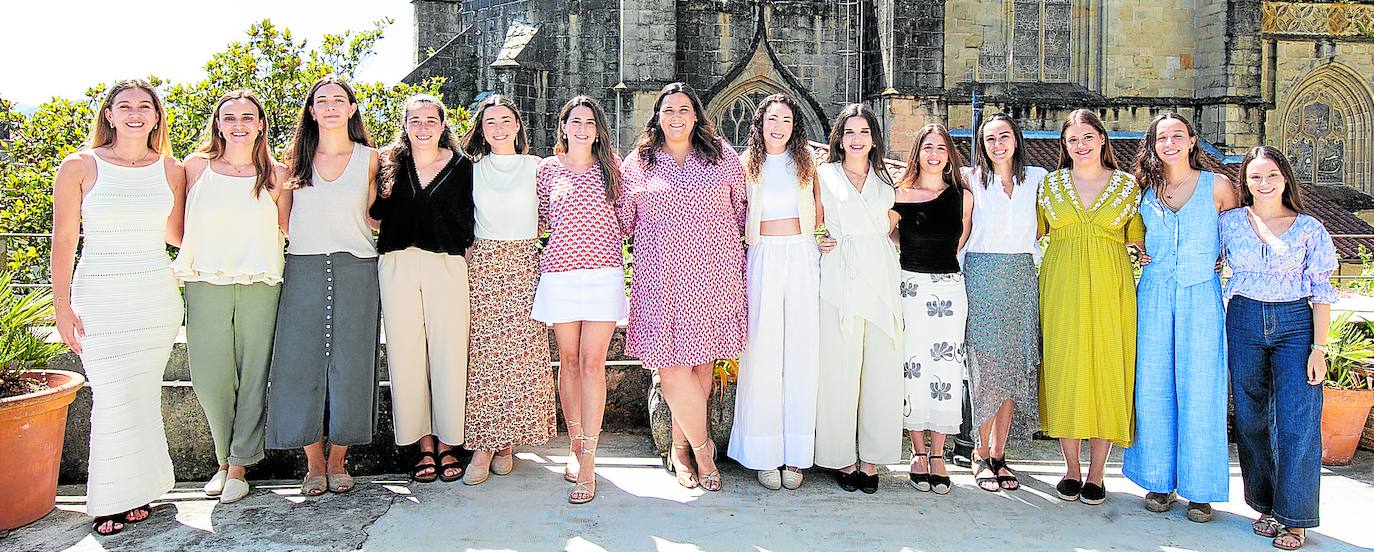 Fotografía oficial de las cantineras el Alarde de Hondarribia