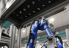 Una máquina, sin ningún empleado, en una industria guipuzcoana.