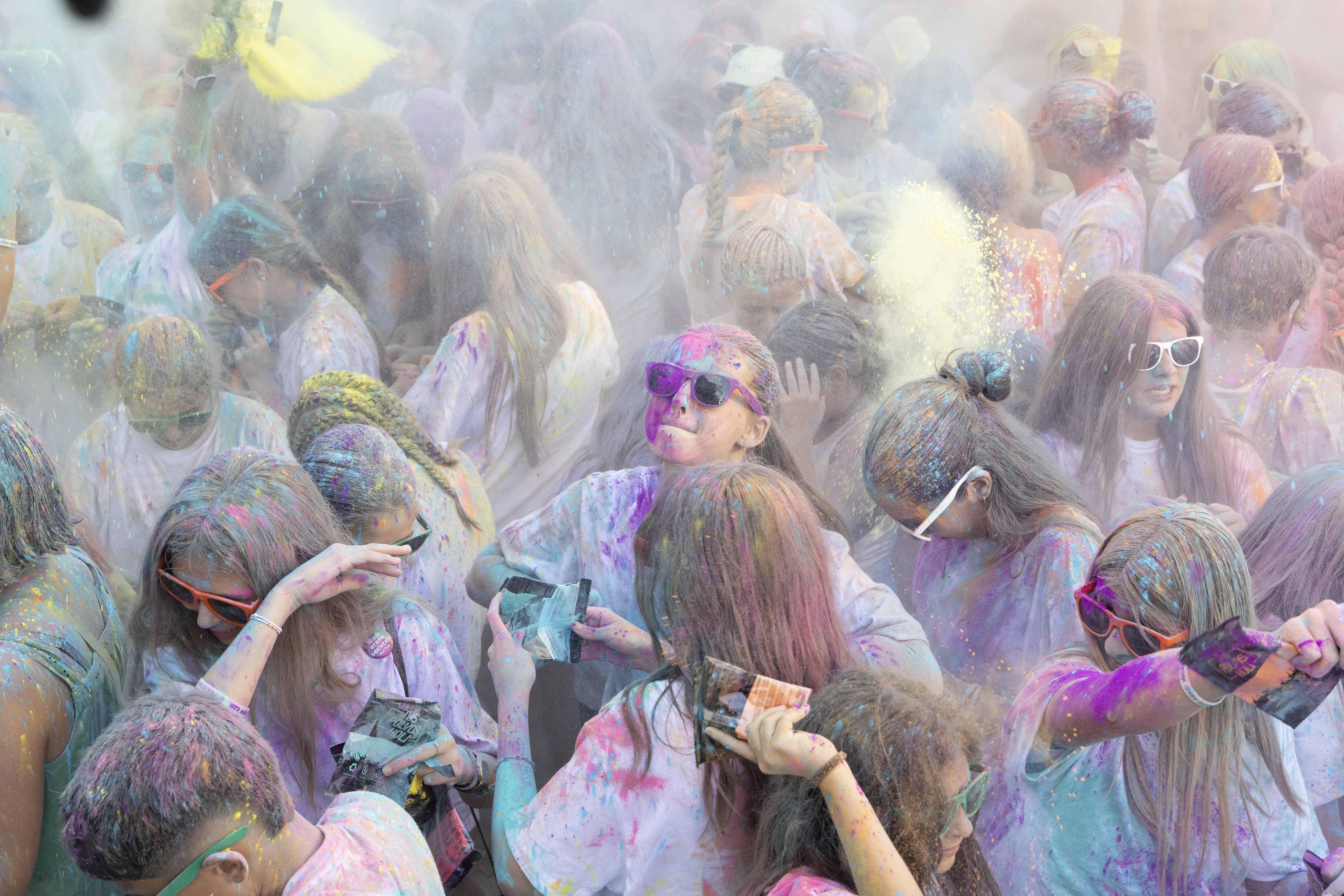 El &#039;Holi fest&#039; del Boulevard, en imágenes