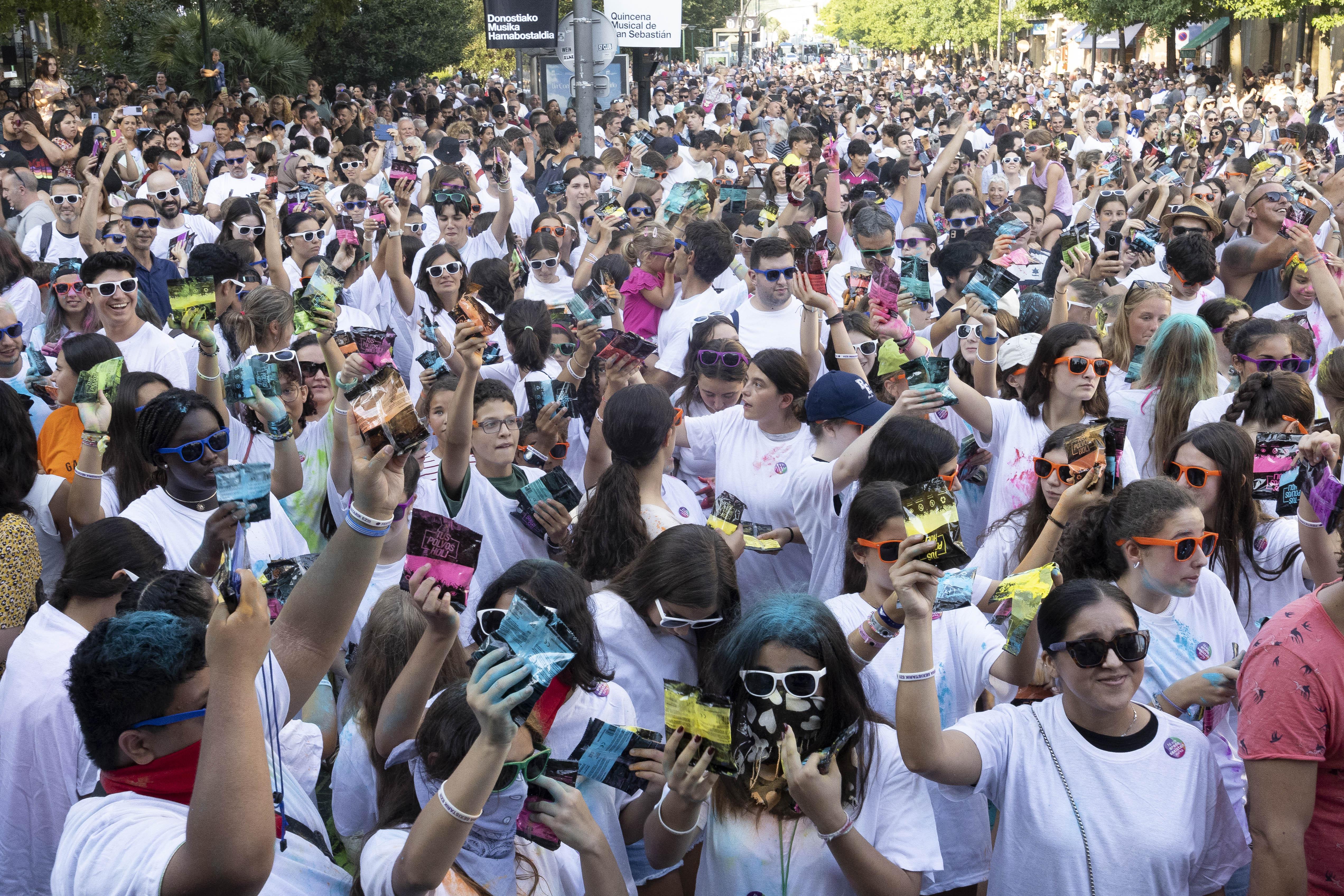 El &#039;Holi fest&#039; del Boulevard, en imágenes
