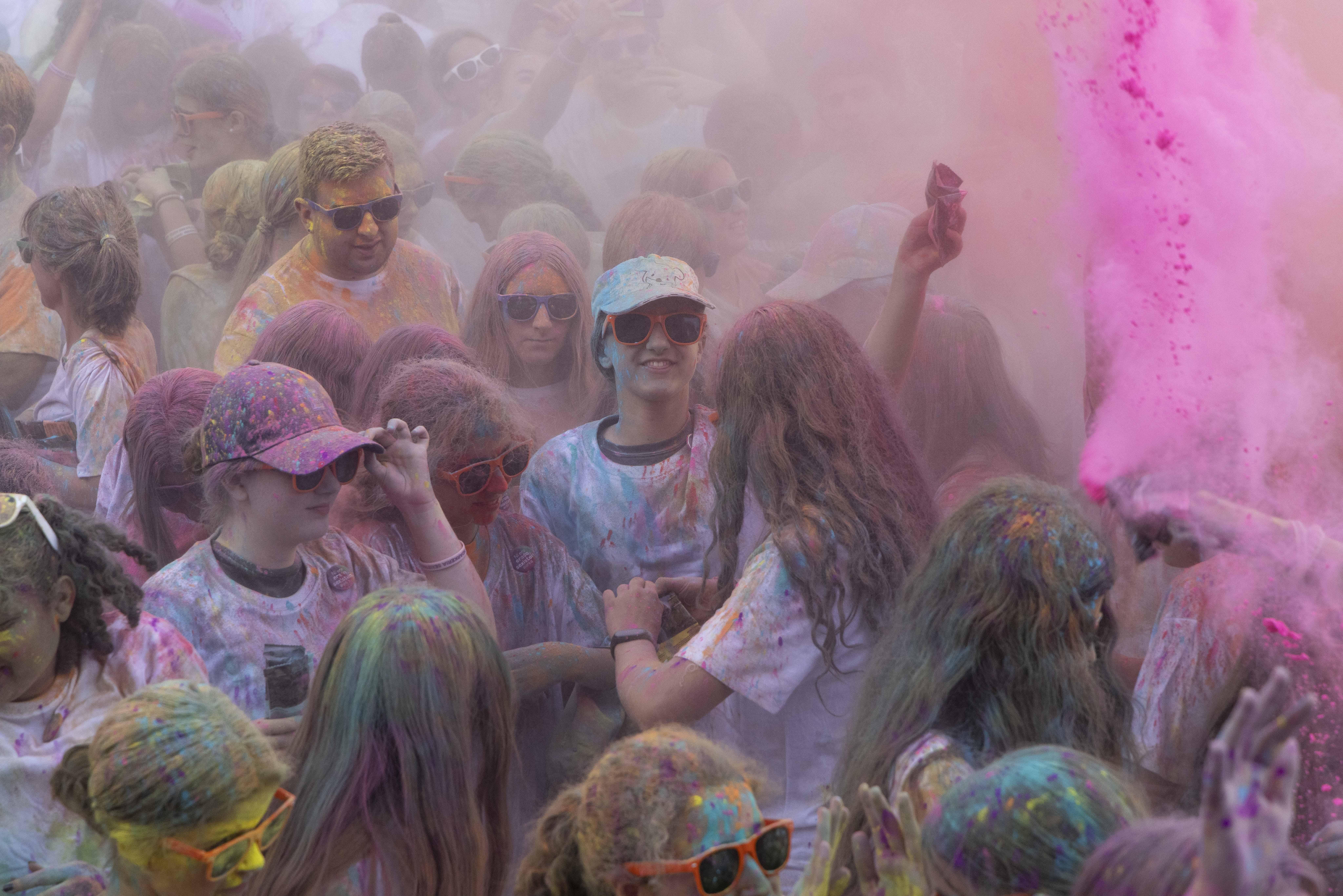 El &#039;Holi fest&#039; del Boulevard, en imágenes