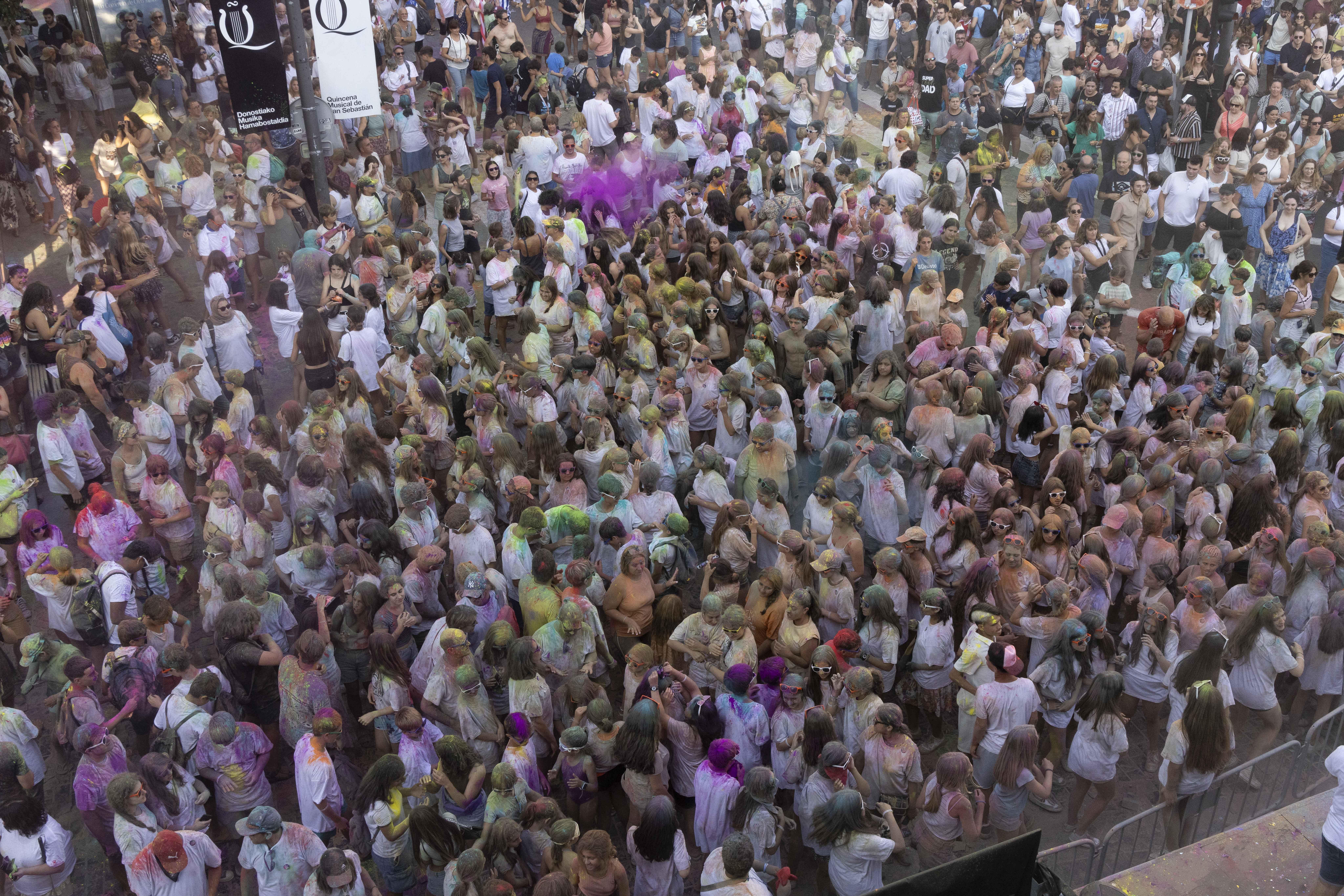 El &#039;Holi fest&#039; del Boulevard, en imágenes