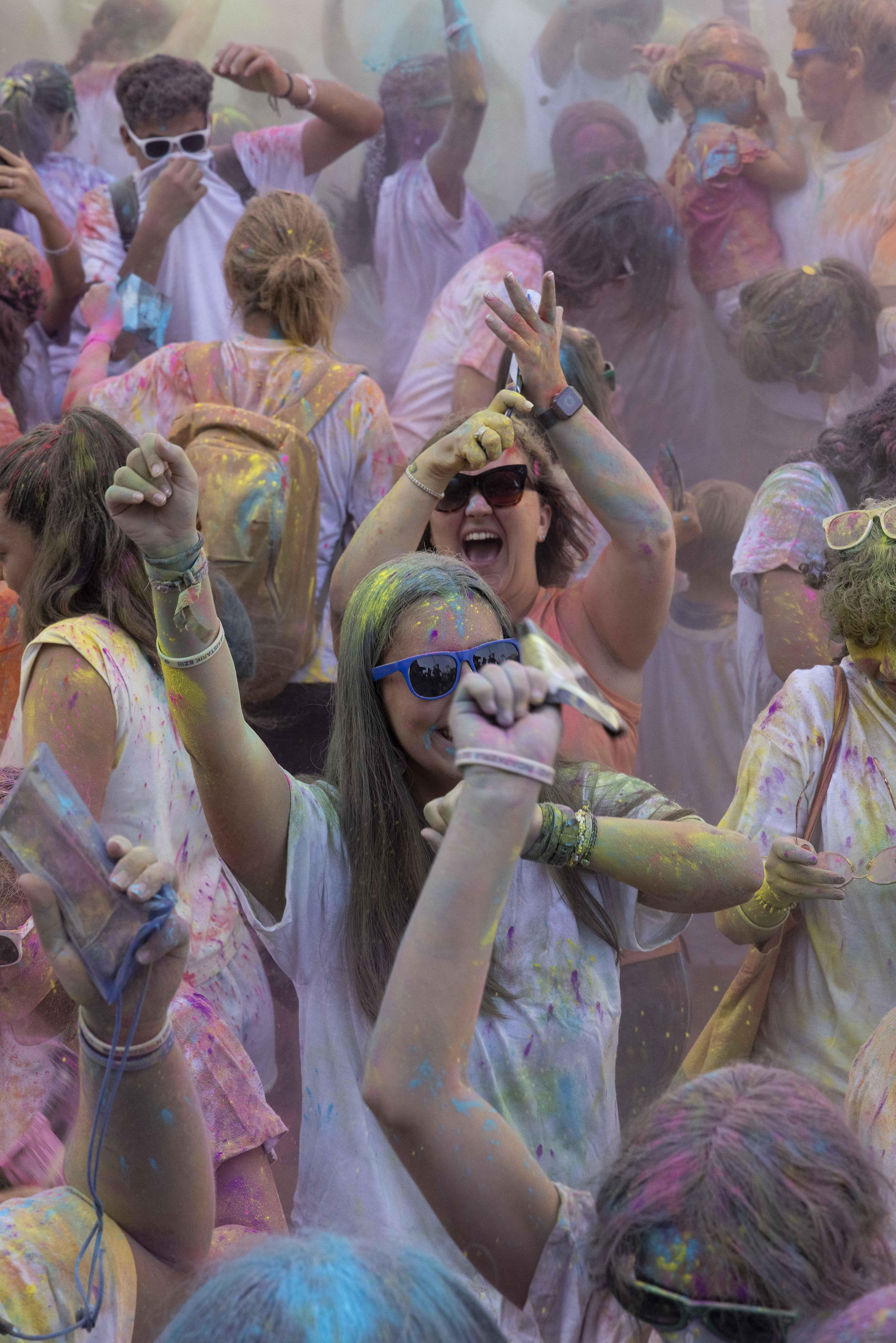 El &#039;Holi fest&#039; del Boulevard, en imágenes